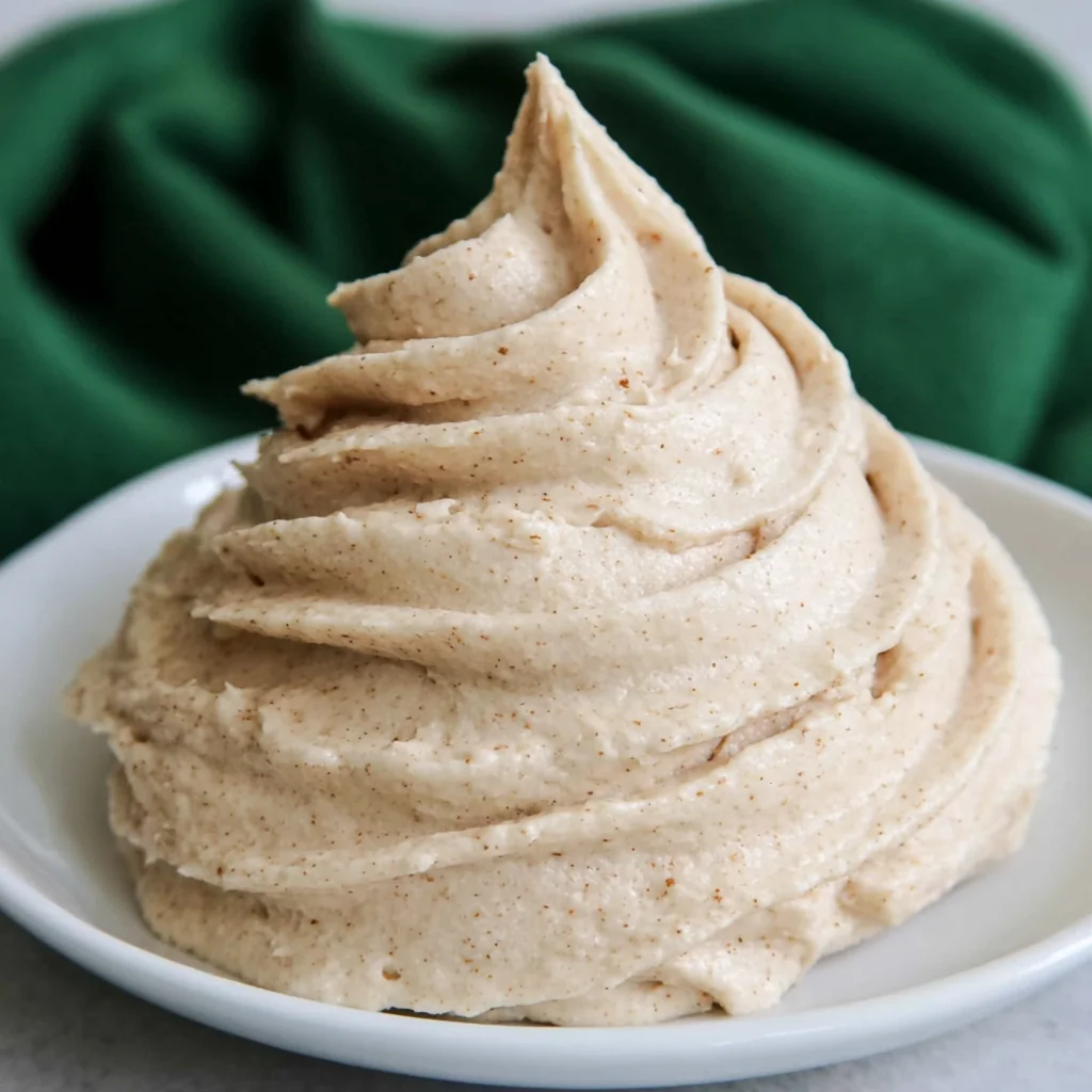 Apple Buttercream Icing: Easy Homemade Frosting for Fall Desserts 5 Apple Buttercream Icing